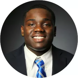 Kavosiey Smoke - American football player