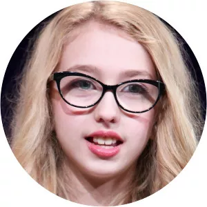 Kayla Erickson - Actress