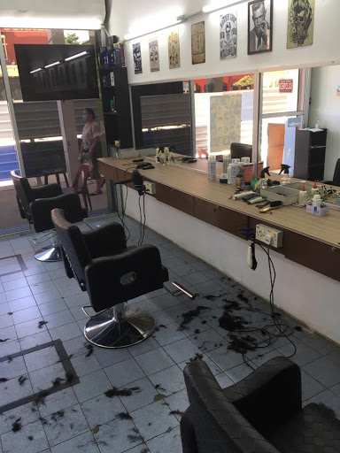 Kedai gunting rambut damines