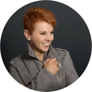 Kelli Brogan - Singer