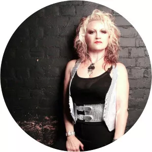 Kelly Wilde - Singer