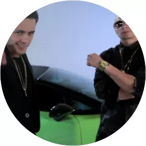 Kent y Tony - Musical group