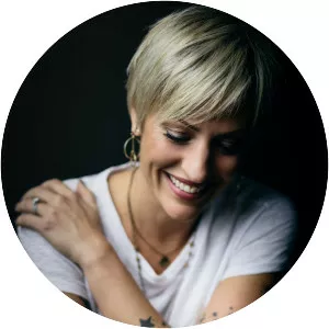 Keri Noble - American singer-songwriter