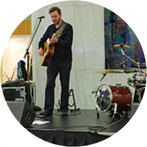 Kevin Hearn and Thin Buckle