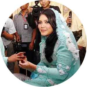 Khairul Anuar Husin - Elyana Emrizal's husband