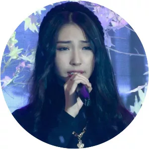 Khong Tu Quynh - Vietnamese singer