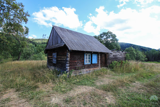 Khutir Bezdezhi - Hiking area in Ukraine