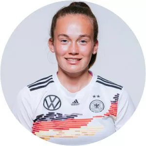 Kiara Beck - Football player