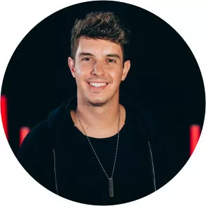 Kike Pavón - Singer
