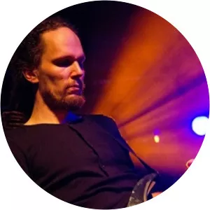 Kim Platbarzdis - Vocalist