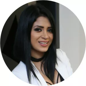 Kimberly Flores - Model