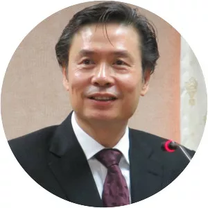 King Pu-tsung - Politician