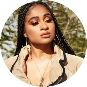 Kinigra Deon - YouTuber