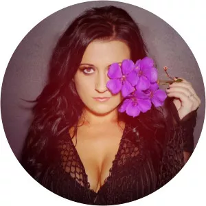 Kirsty Akers - Singer