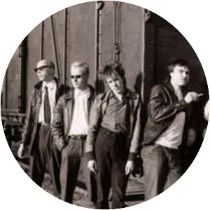 Kolme Seisoo Vinossa - Musical group