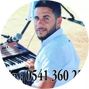 Koma Axin - Musical artist