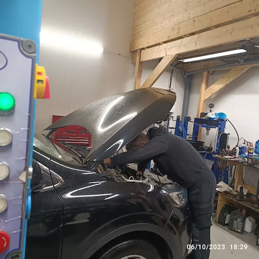Kraftiga Bilservice - Mechanic in Jordbro, Sweden