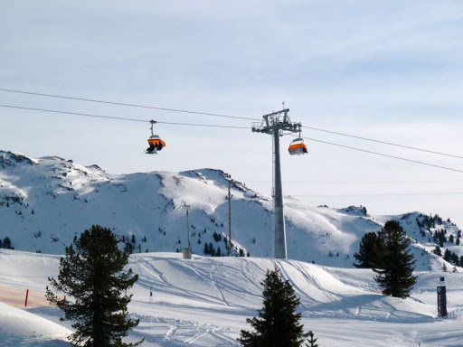 Kreuzwiesn X-Press Talstation - Mountain cable car in Gerlosberg, Austria