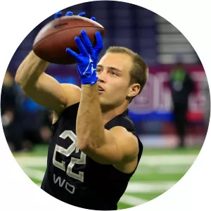 Kyle Philips - American football player