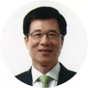 Kyŏng-min Sin - South Korean Politician