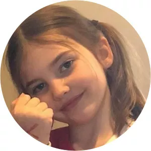 Kyra Elyse Korver photograph