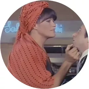 L'insegnante al mare con tutta la classe