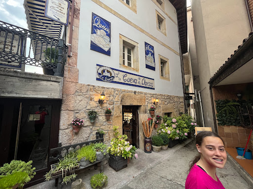 La Cueva de los Quesos