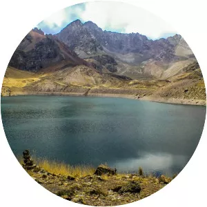 Laguna Rapagna - Lake in Peru