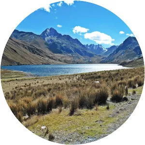 Lake Querococha - Lake in Peru