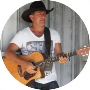 Lance Friend - Singer