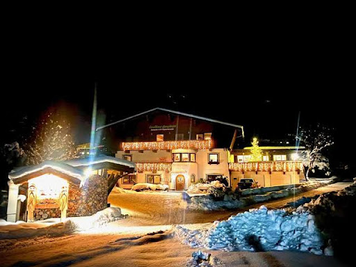 Landhaus Ganghofer - Indoor lodging in Leutasch, Austria