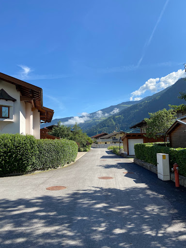 Landhaus Linden - Indoor lodging in Uderns, Austria