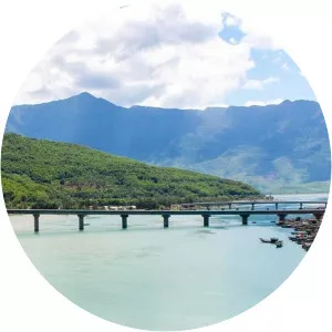 Lăng Cô railway station