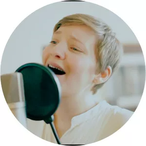 Larissa Pesch Musician - Musician