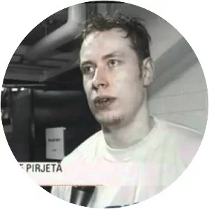 Lasse Pirjetä - Hokey oyuncusu