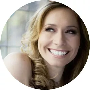 Laura Fernández - Author