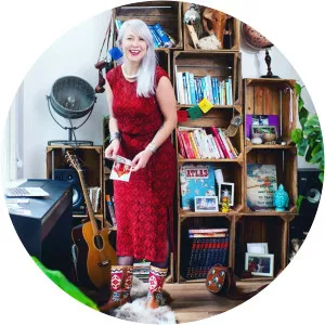 Laura Kindred - Author