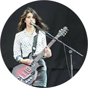 Laura-Mary Carter photograph