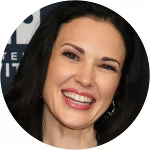 Laura Mennell
