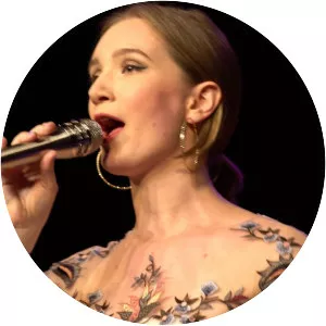 Laura Totenhagen Musician - Singer