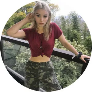 Lauren Dawkins - Ashton Irwin's sister