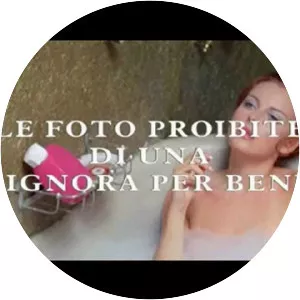 Le foto proibite di una signora per bene
