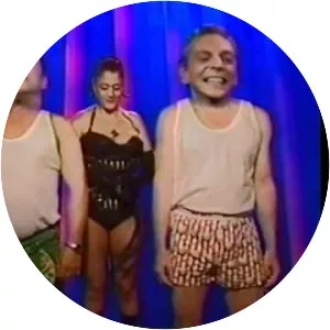 Le Grand Blond avec un show sournois