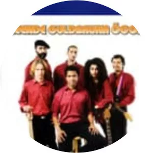 Leende guldbruna ögon