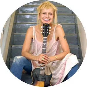 Leni Stern - Guitarist