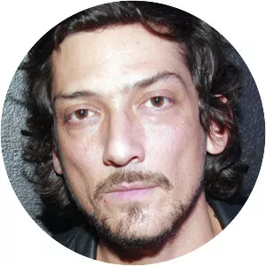León Larregui