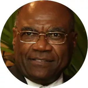 Léonard She Okitundu