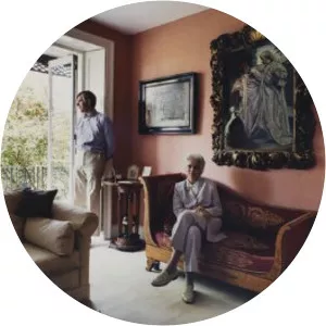 Leonée Ormond - Author