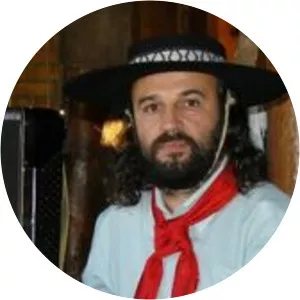 Leonel Gomez - Musician