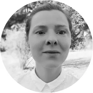 Leonie Holthaus - Author